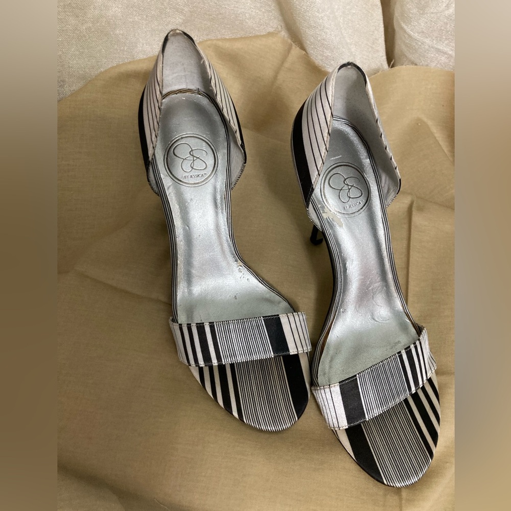 Women's JESSICA SIMPSON Heeled Sandals Size 6.5  EUC